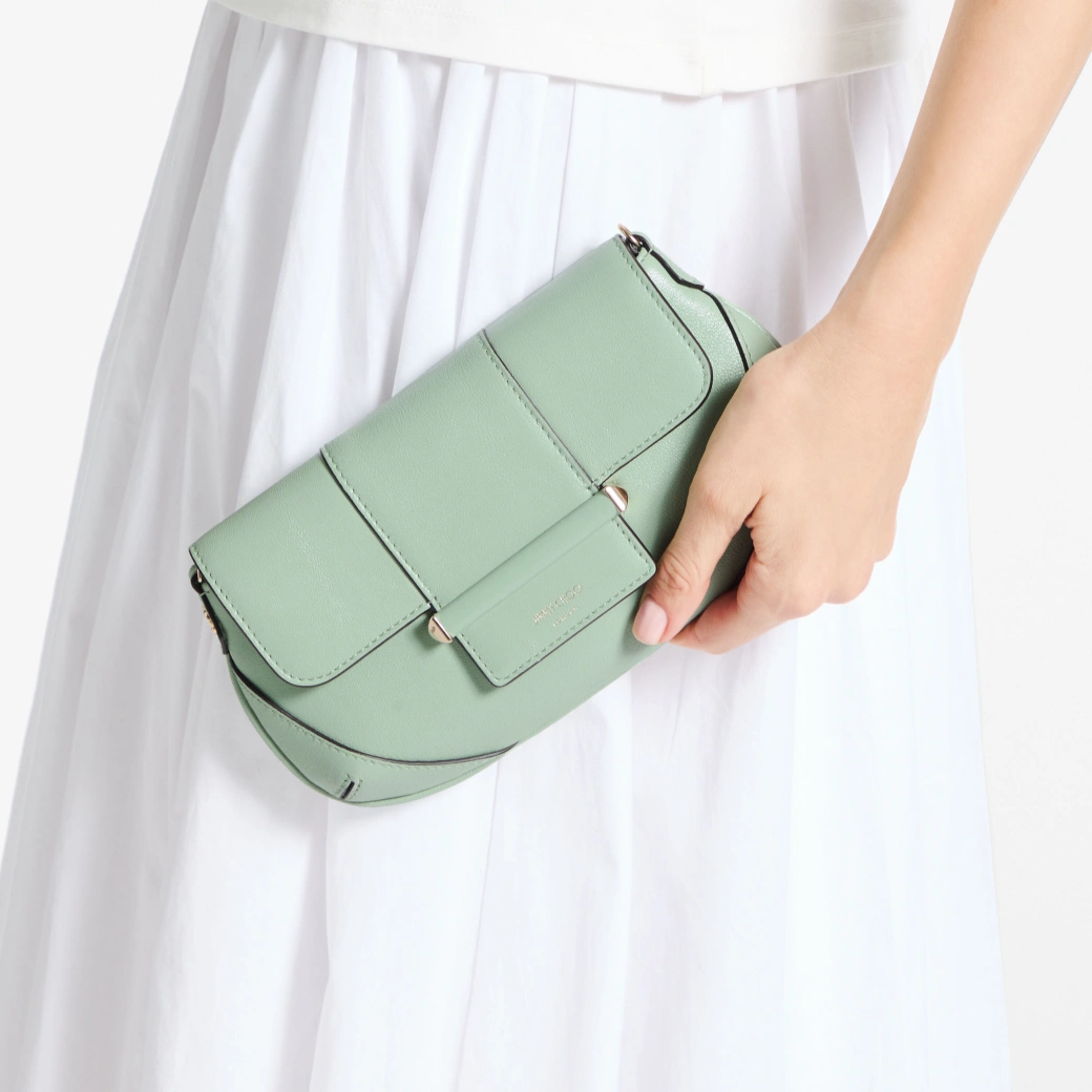 Bar Wallet With Chain